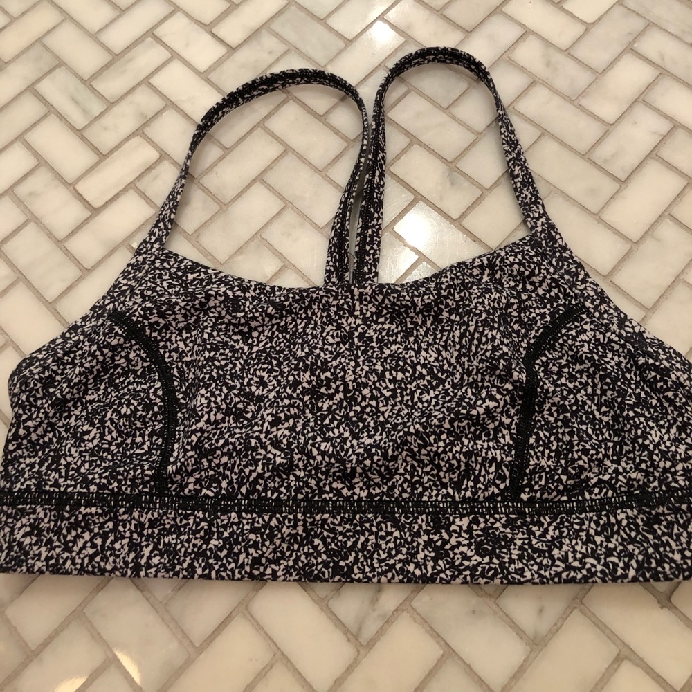 Black and white Lululemon sports bra